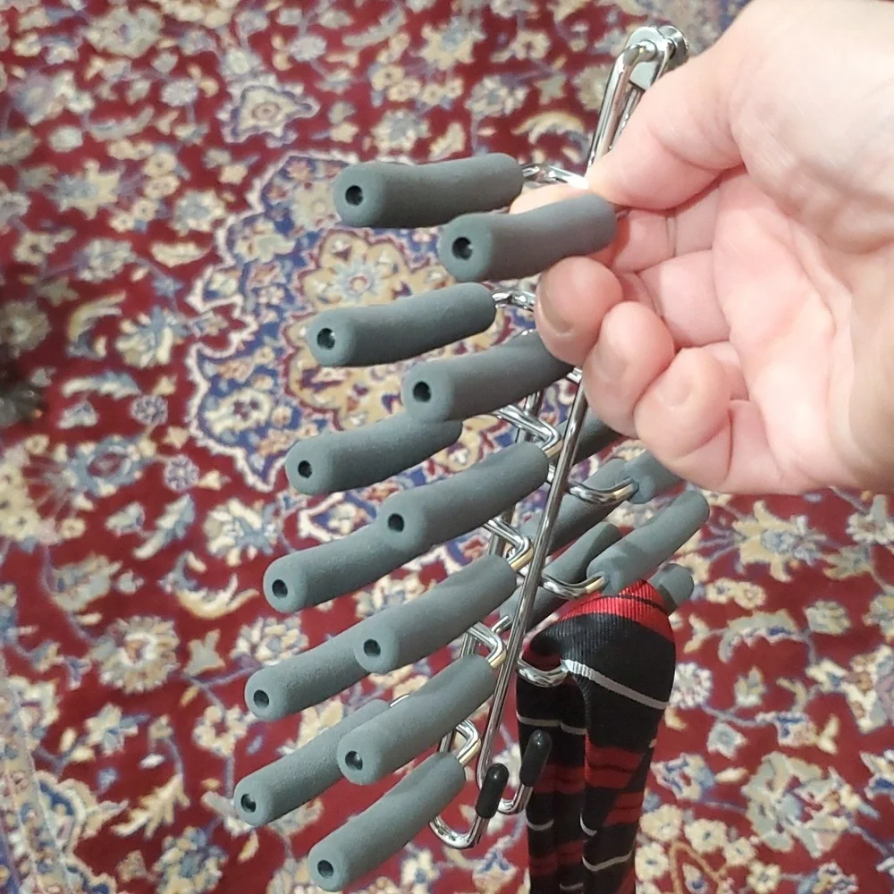 Spinning tie/jewerly hanger